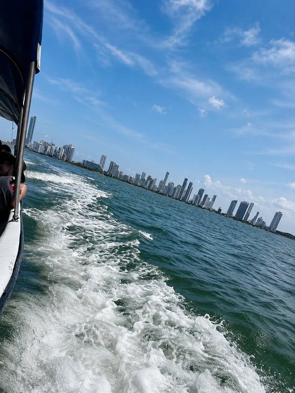 Travesía en lancha entre Cartagena y la isla de Tierra Bomba, de unos 10 minutos