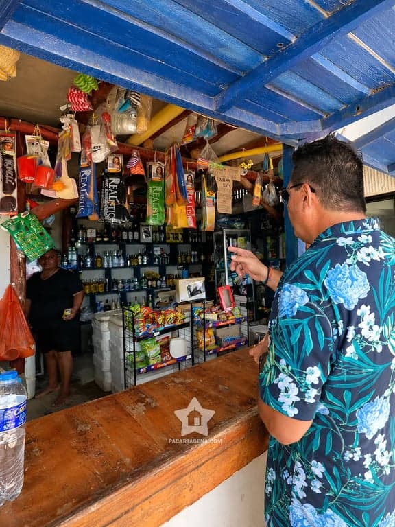 Tienda de playa en el sector de Playa Tranquila, Barú