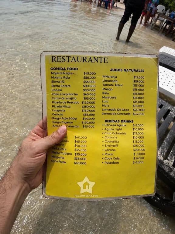 Carta del restaurante de playa en Punta Arena con platos típicos y bebidas