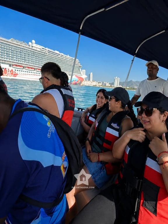 Recorrido en lancha rápida por la bahía de Cartagena, tour 4 islas hacia el archipiélago