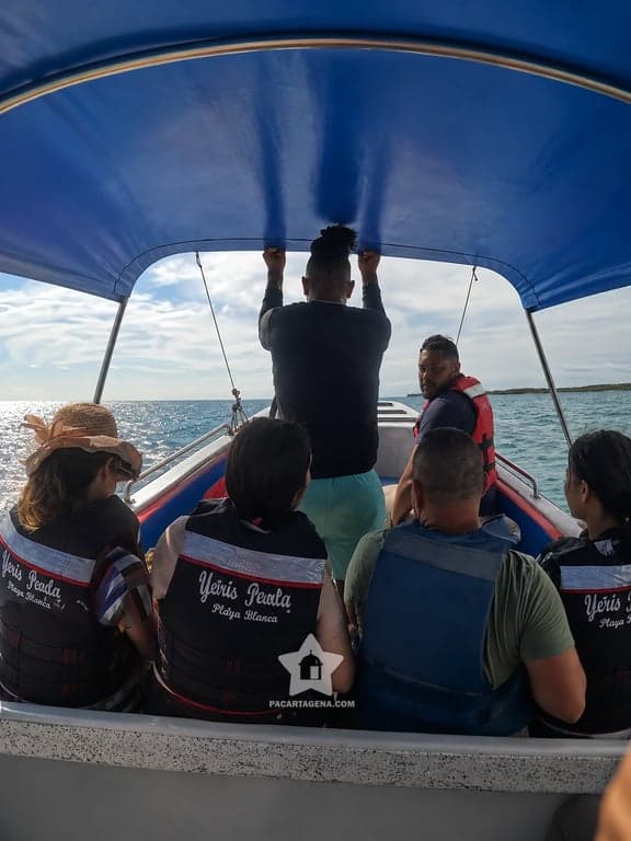 A bordo de la lancha rumbo al sector de Playa Tranquila, Barú