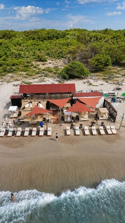 Nakawa Beach Club (Playa Linda, Tierra Bomba)
