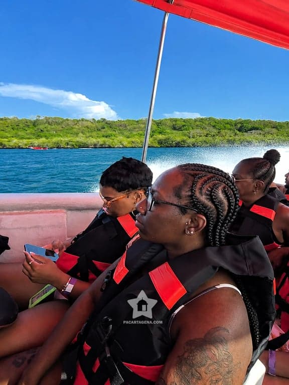 Recorrido en lancha rápida hacia las islas desde Cartagena