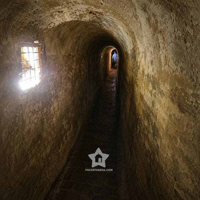 Túneles internos del Castillo San Felipe de Cartagena, galerías que se recorren en la visita
