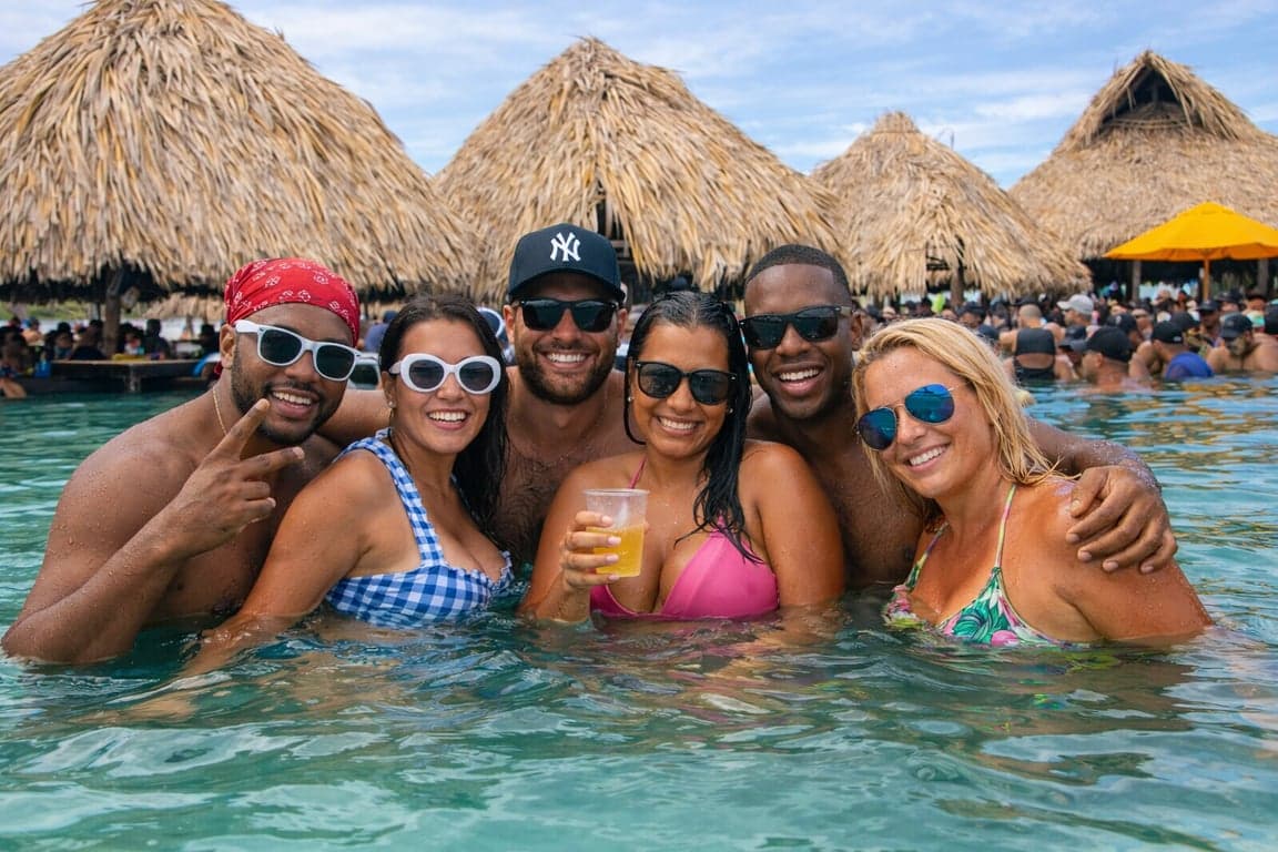 Hip Hop Party Boat Cholón - Diversión entre amigos en el paraíso