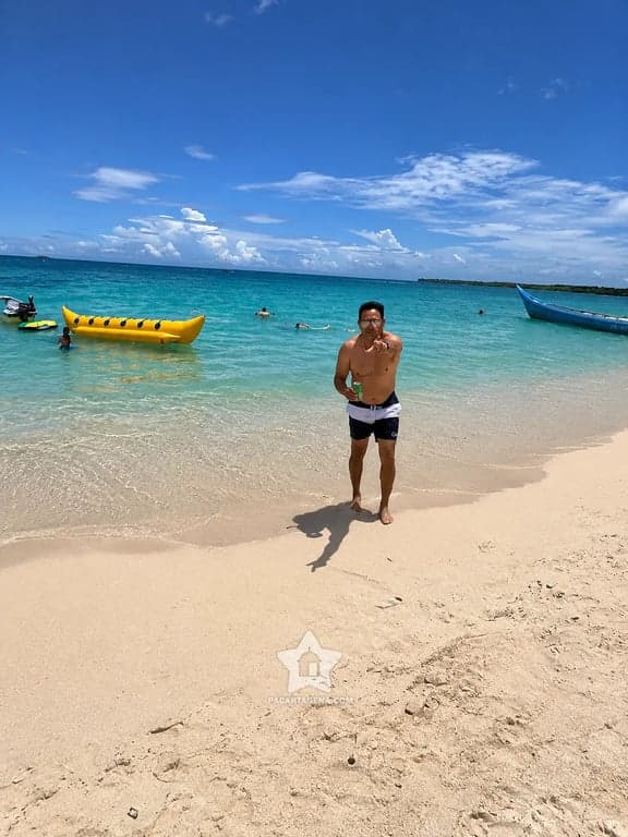 Paseo en banana acuática frente a Playa Tranquila, Barú, actividad de playa