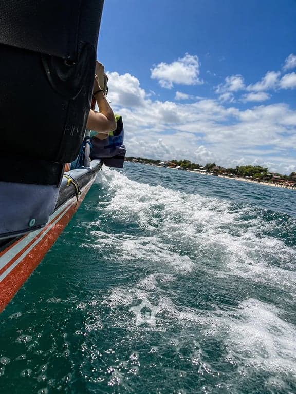 Recorrido en lancha por las aguas de Barú rumbo a Playa Tranquila