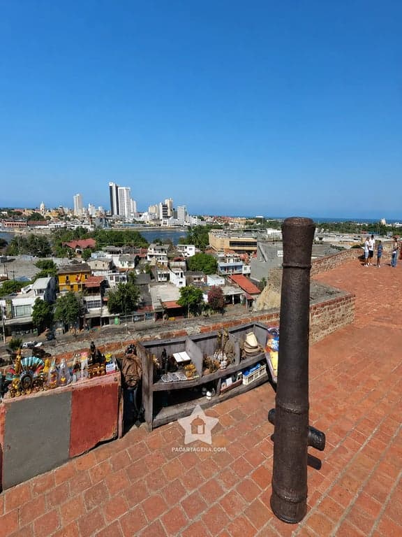 Vista panorámica de Cartagena desde el Castillo San Felipe, con el sector de Pie de la Popa